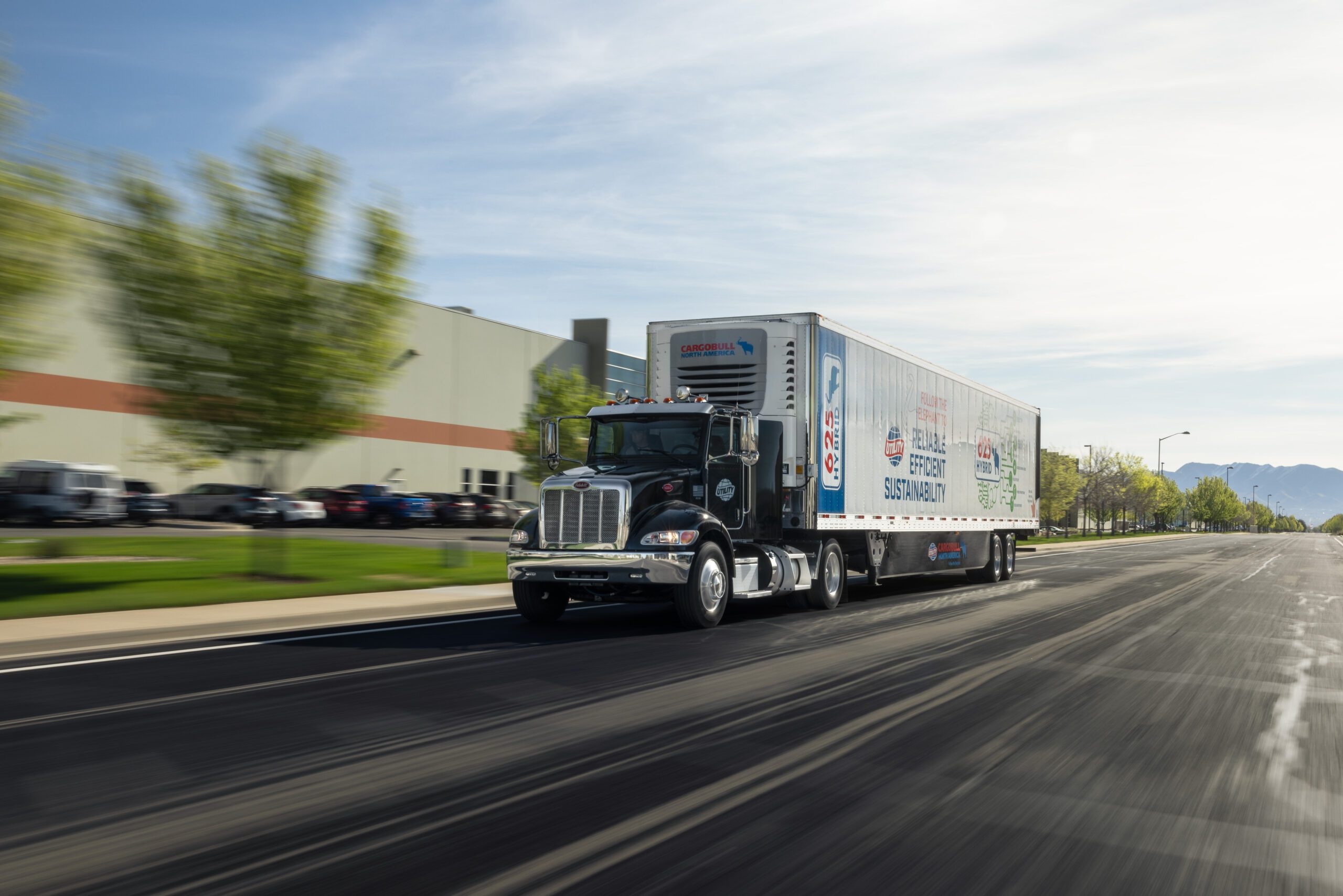 3000R with a Cargobull Transport Refrigeration Unit